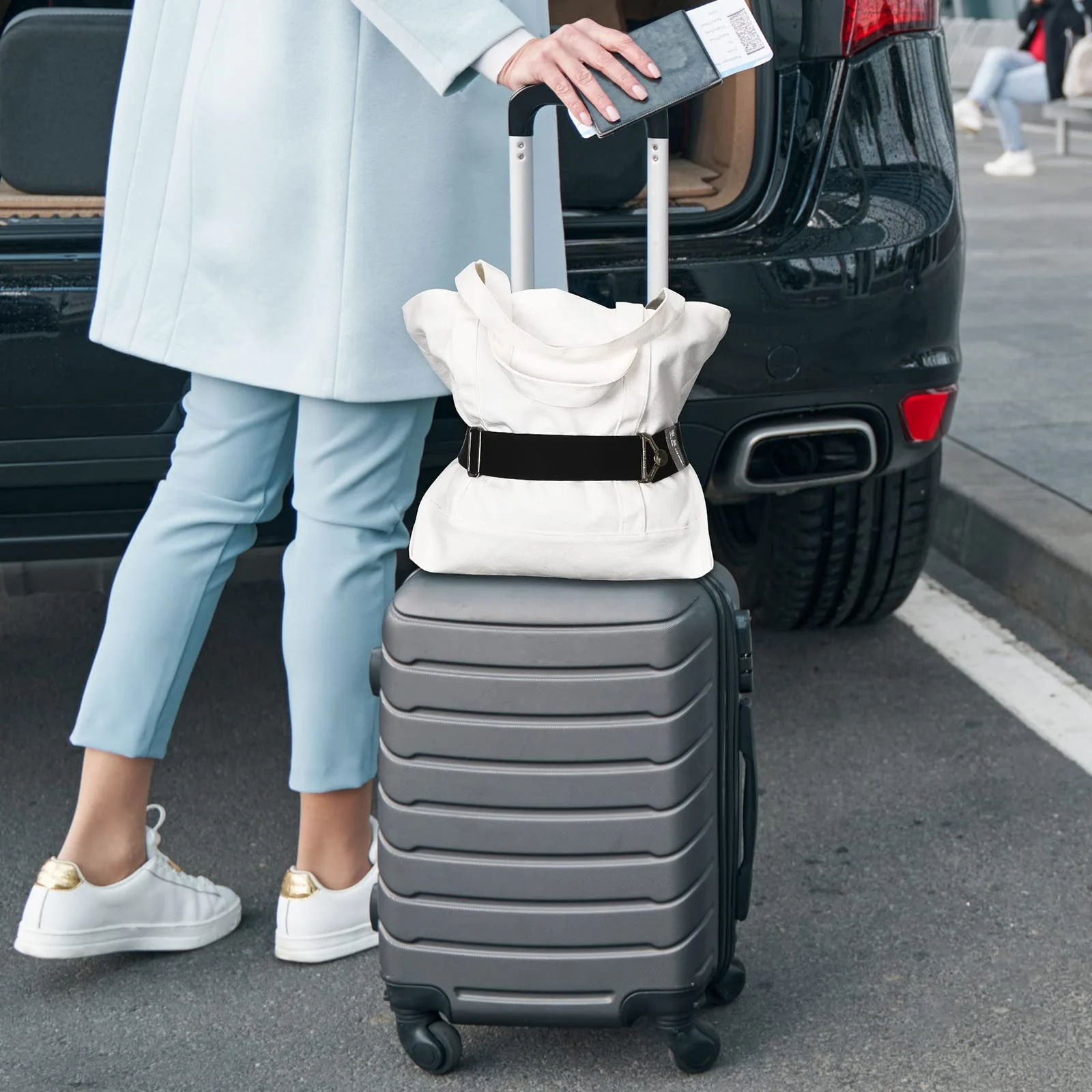 ZZM 2-in-1 luggage strap for carry-on bags, front view